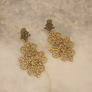 NWT Oscar De La Renta Gold Lace Filigree Earrings Dangle Chandelier Statement